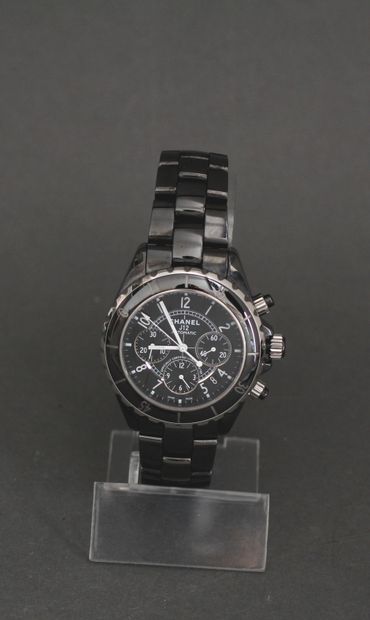 null *CHANEL

Men's watch bracelet, model J12 automatic in black ceramic, black background...