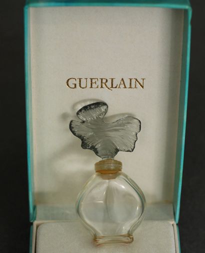 null GUERLAIN

- L'air du temps, bouteille de parfum réalisée par LALIQUE France,...
