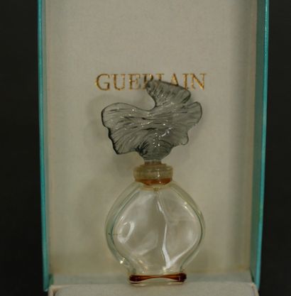 null GUERLAIN

- L'air du temps, bouteille de parfum réalisée par LALIQUE France,...