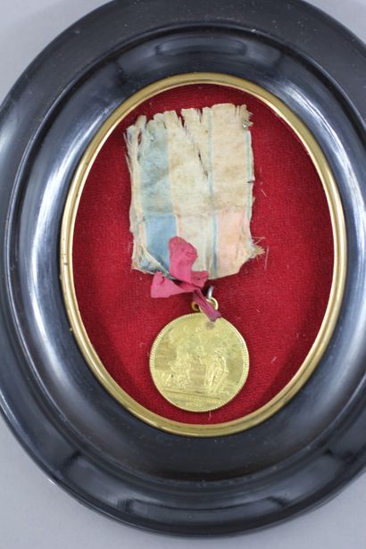 Médaille commémorative en bronze doré du...