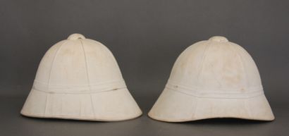 null Deux casques coloniaux 1886, modèle dit pain de sucre, en liège recouvert d'une...