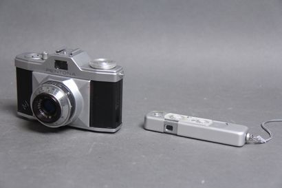 null Lot :

- PENTACON appareil photo modèle Pentona I avec obj Meyer optik Görlitz...