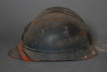 null *Lot :

-Adrian helmet model 1915 infantry attribute horizon blue paint original...