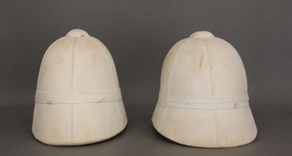 null Deux casques coloniaux 1886, modèle dit pain de sucre, en liège recouvert d'une...