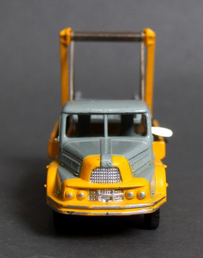 null DINKY SUPERTOYS made in France

Camion Unic multibenne marrel, ref. 38A (petits...