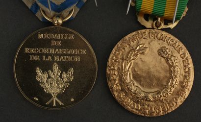 null *Lot :

- Médaille commémorative de l'expédition d'Indochine

- Médaille de...