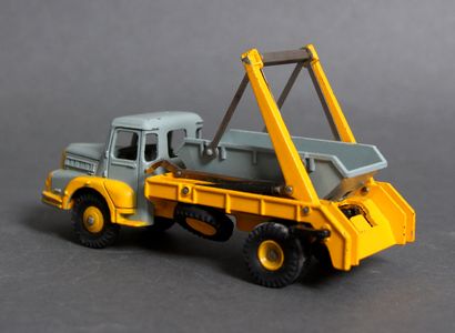 null DINKY SUPERTOYS made in France

Camion Unic multibenne marrel, ref. 38A (petits...