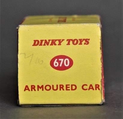 null DINKY TOYS made in England

Armoured car ref. 670 (petits éclats de peinture)

Dans...