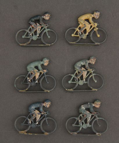 null Six cyclistes en étain peint (usures)
