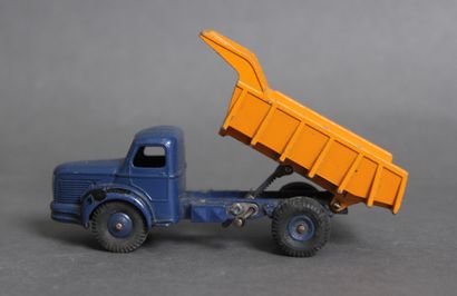 null DINKY TOYS made in France

- Simca cargo miroitier cabine grise et plateau vert,...
