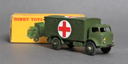 null DINKY TOYS made in England

Military ambulance, ref. 626 (usures aux angles)

Dans...