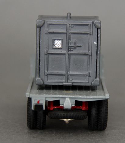 null DINKY TOYS Made in France

Berliet GLM plateau container ref. 34 rouge, noir,...