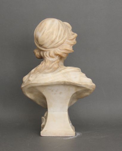 null Modern school
Bust of a young girl
Sculpture in alabaster
H : 48 cm (accidents,...