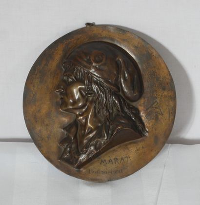 null Léon J-B. BUISSON (XIX-XXème s.)

Marat, l'ami du peuple

Médaillon en bronze...