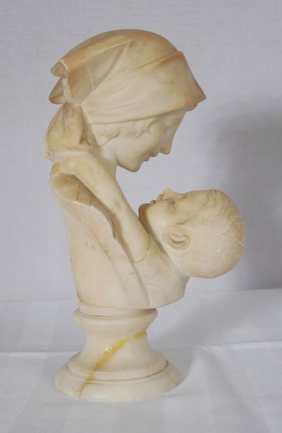null Mr. MILLUL Firenze

Woman and child

Bust in white marble, signed on a pedestal...