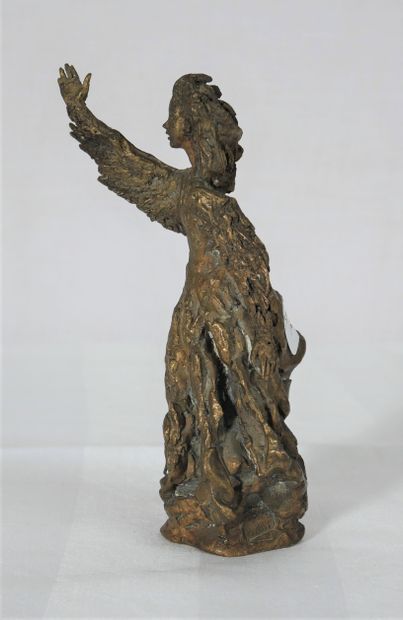 null Modern school

Woman standing with her right arm raised

Bronze sculpture, monogrammed...