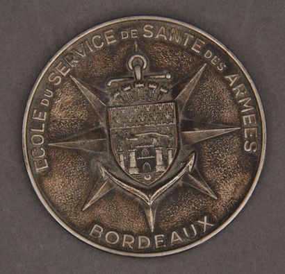 null Lot :
- Médaille de l'Ecole du Service de Santé des armées, Bordeaux
- Médaille...