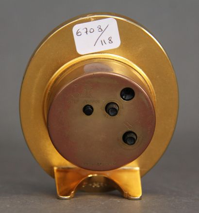 null LANCEL
Pendulette ovale en métal doré et imitaion de malachite
H : 9 cm. (r...