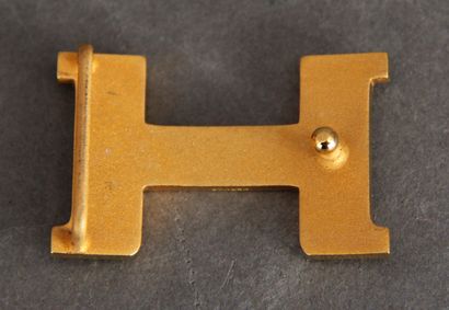 null HERMES
Boucle de ceinture en métal doré en forme de H
H : 3 L : 5 largeur :...
