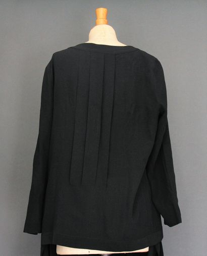 null CHANEL boutique
Ensemble en tissus noire composée d'une jupe et d'une veste...