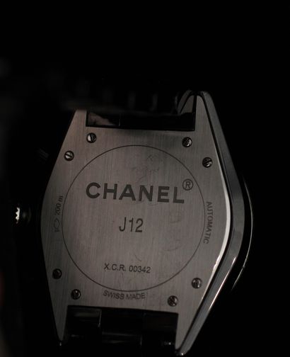 null *CHANEL
J12 CHRONOGRAPHE. REF. H0940.
ANNEES 2010
Montre bracelet en céramique...