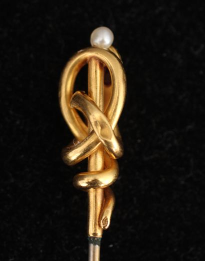 null Epingle à chapeau en or jaune 18k, perle et pierre rose en forme de serpent,...