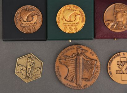 null Lot de médailles en bronze et métal congres et association des Maires, ordre...