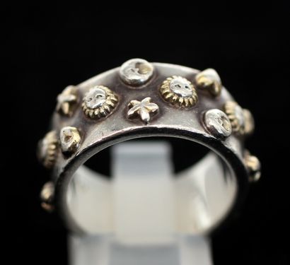 null Sergio BUSTAMANTE

Bague anneau en argent 925°/°° à décor en relief de coquillages,...