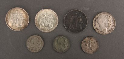 null Lot de pièces en argent :
- Une pièce de 20 FF Turin 1933
- Deux pièces de 10...