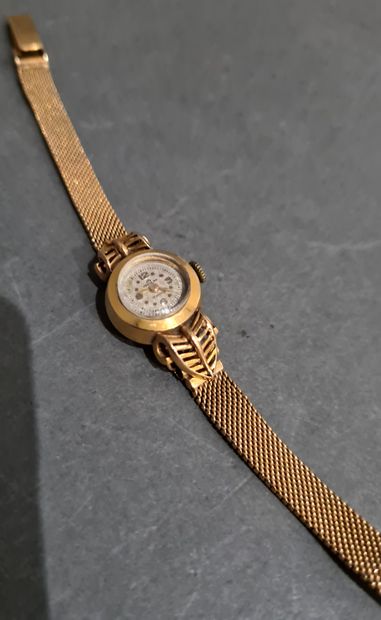 null MONTILIER
Bracelet-montre de dame à boitier rond en or jaune 18k, pds brut :...