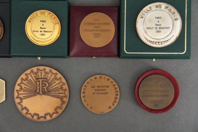 null Lot de médailles en bronze et métal congres et association des Maires, ordre...