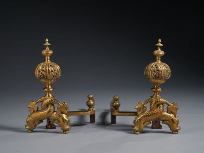 null Pair of andirons in varnished bronze, composed of entwined tritons and openwork...