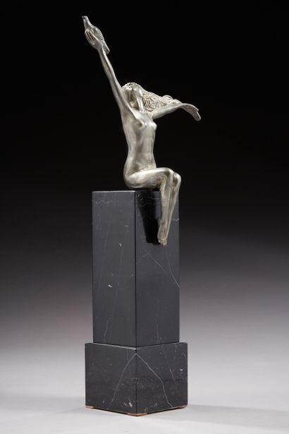 null Amadeo GENNARELLI (1881-1943) d’après 
La porteuse de pigeon
Epreuve en bronze...