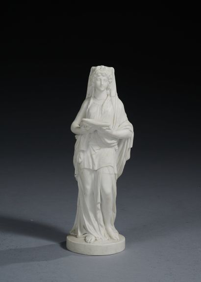 null Statuette en biscuit de porcelaine représentant une vestale, drapée, et tenant...