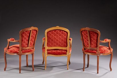 null Pair of armchairs with cabriolet backs in basket handle with molded and carved...