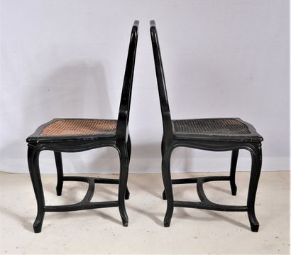 null Treize chaises cannées à dossier droit en bois relaqué noir, style Louis XV

H...