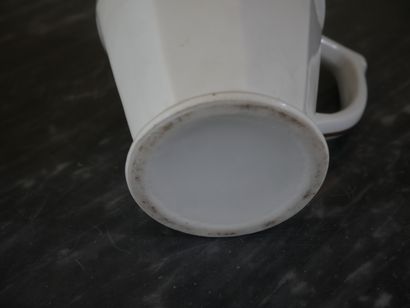 null Service à café en porcelaine blanche à liseret doré comprenant une cafetière,...