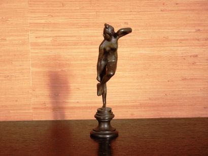 null Ecole contemporaine
Femme nue
Sculpture en bronze patiné
H : 21,1 cm.