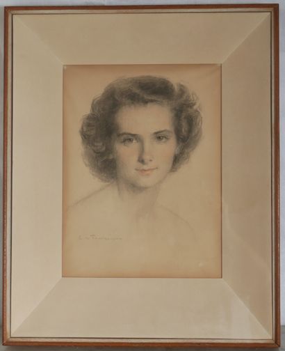 null Ecole moderne
Portrait de femme
Fusain signé en bas à gauche
42,5 x 32,5 cm...