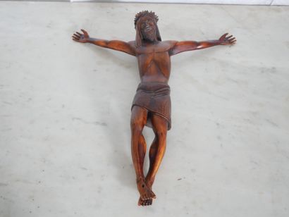 null Christ en croix en bois naturel
H : 39,5 cm. (manque la croix)