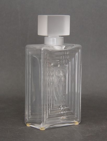 null LALIQUE France
Flacon à parfum modèle Ducan n°3 en cristal moulé partiellement...