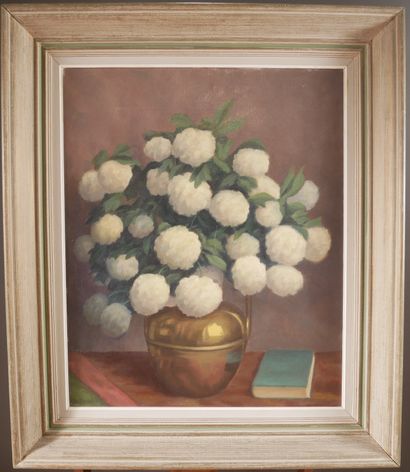 null Charles HUSSLEIN (1894-1971)
Nature-morte au bouquet et au livre
Huile sur toile...