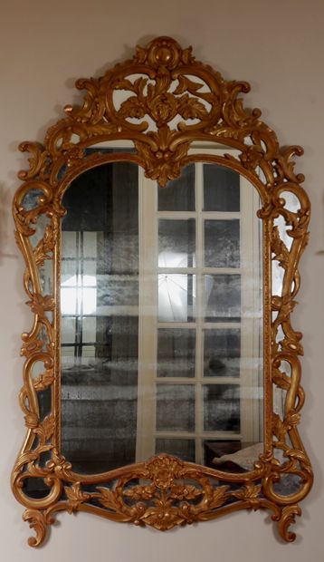 null Glace pareclose en bois redoré style Louis XV
146 x 90 cm.