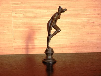 null Ecole contemporaine
Femme nue
Sculpture en bronze patiné
H : 21,1 cm.