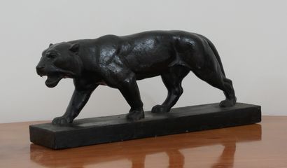null Henri BARGAS (XXème s.)
Tigre marchant
Sculpture en plâtre patiné noir, signé
H...