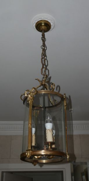 null Lanterne en métal style Louis XVI
H : 80 cm.