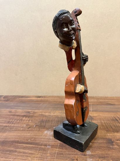 null Sculpture en plâtre polychrome représentant un violoncelliste de jazz
H : 35,5...