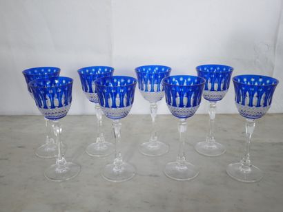 null CRISTYL
Suite de huit verres sur pied en cristal bleu et transparent
H : 21...