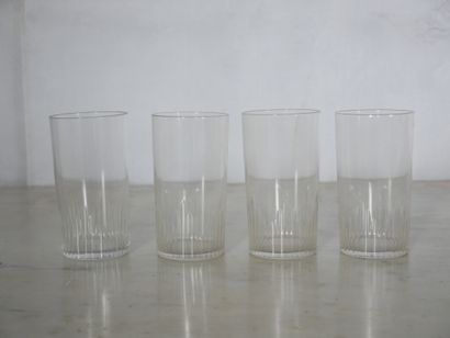 null BACCARAT
Quatre verres en cristal taillé, signé
H : 10,5 cm.