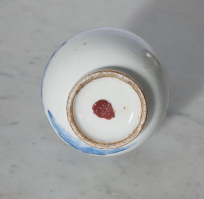 null Lot en porcelaine polychrome dépareillé, Extrême-Orient (fêles, manques)